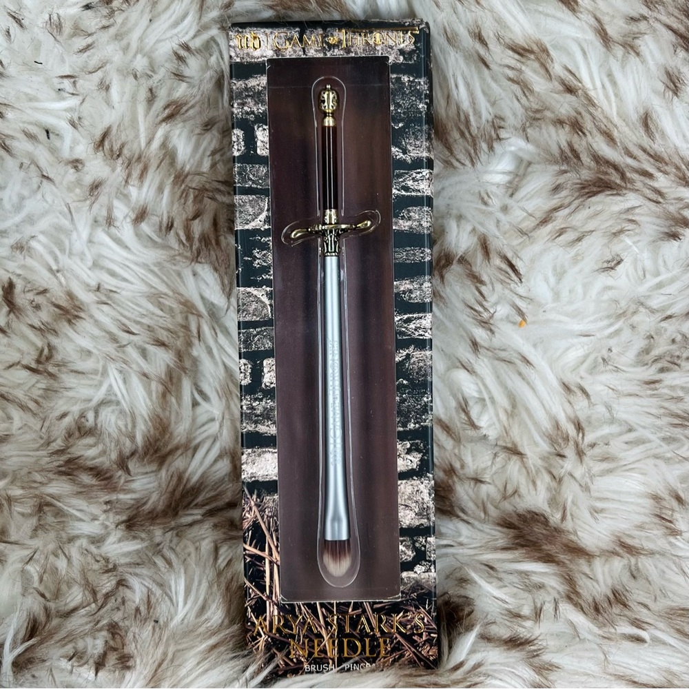 Urban Decay Game of Thrones Eye Shadow Brush Arya Stark Needle